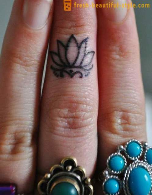 Tatuaj „Lotus“: implicatii pentru fete
