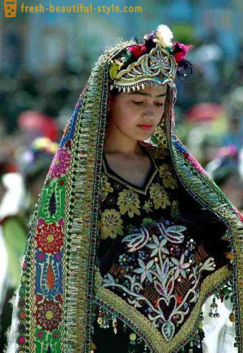 Rochii uzbece: caracteristici distinctive