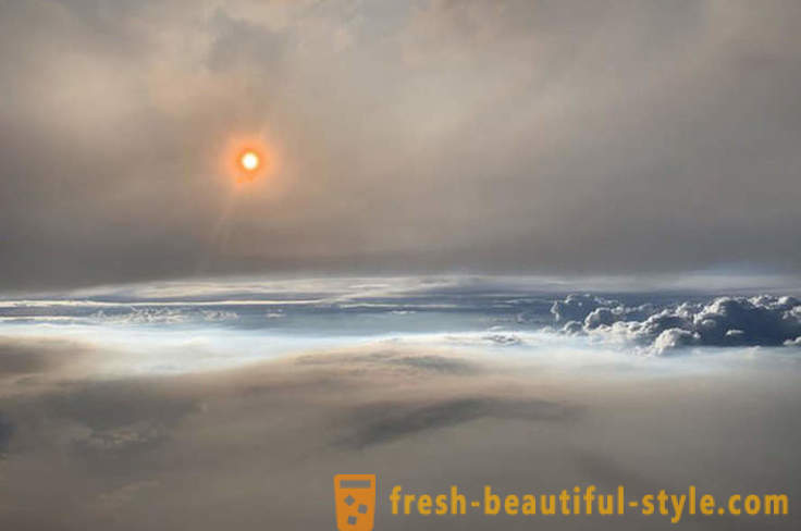 NASA a fotografiat un fenomen rar - „focul“ nor