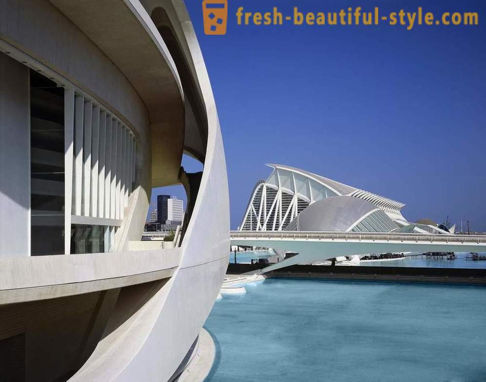 Arhitectura extraordinară a Operei din Valencia