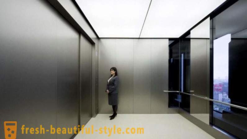 În Japonia, este mai bine să nu meargă în lift primul