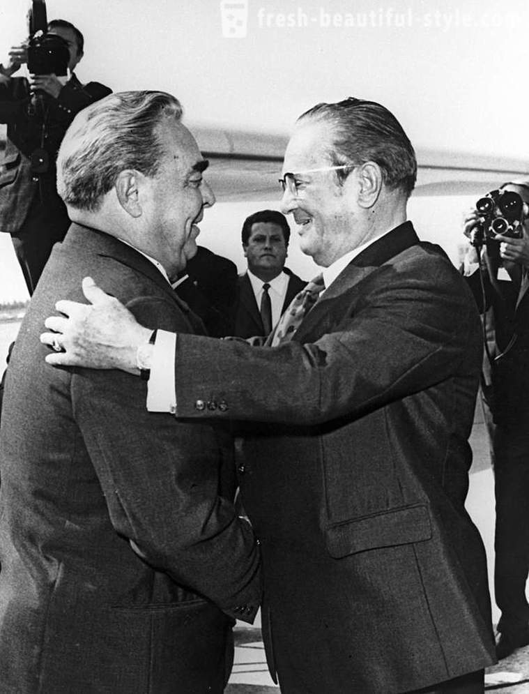 În timp ce liderii lumii au încercat să evite saruta Brejnev