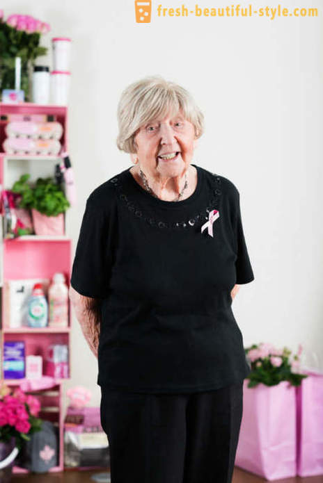 În vârstă de 106 de ani, Dagny Carlsson din Suedia - Surplusul de sex feminin blogger