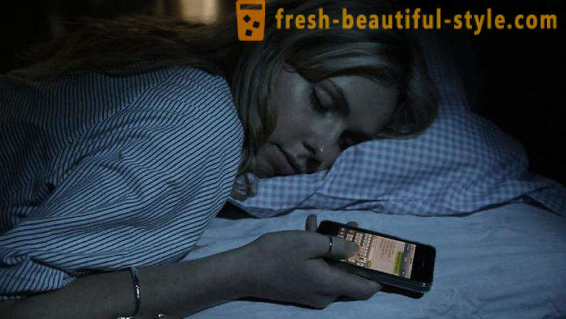 Oamenii de știință au descoperit motivele pentru care nu pot dormi cu telefonul smartphone