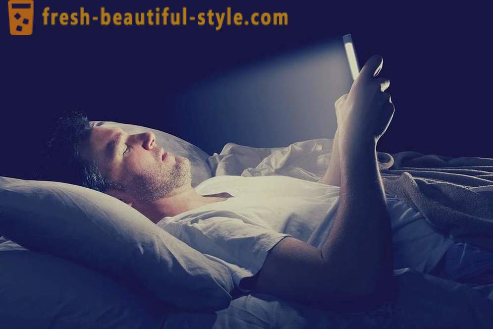 Oamenii de știință au descoperit motivele pentru care nu pot dormi cu telefonul smartphone