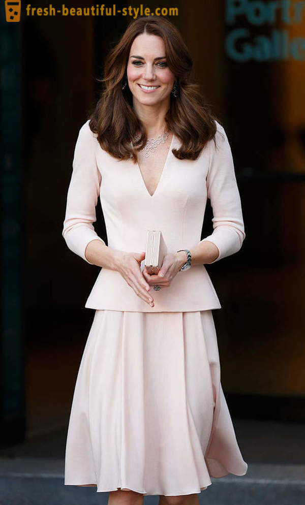Când stilul impecabil de Kate Middleton a spart codul vestimentar regal