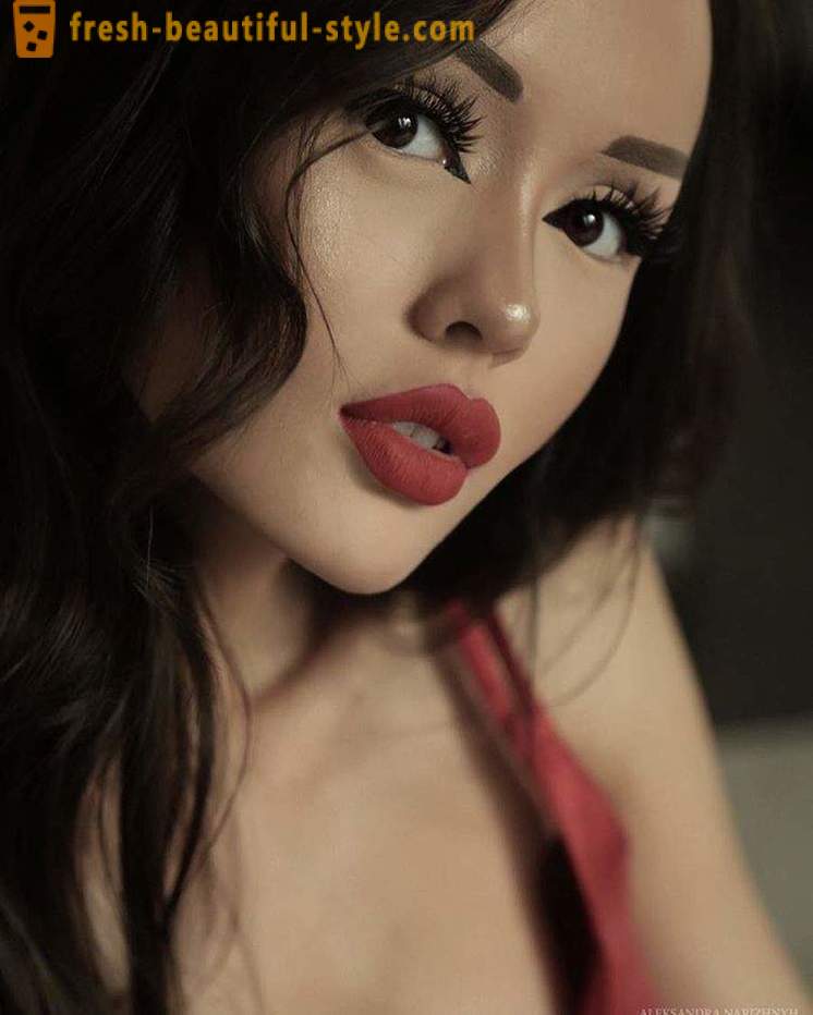 Dinara Rahimbaeva - Kazahstan „Barbie“, care a fost criticat pentru o sedinta foto în lenjerie