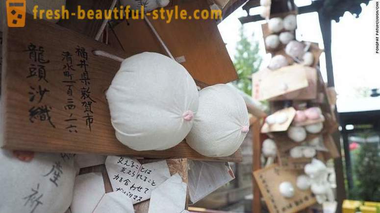 În Japonia, există un templu dedicat sânul femeii, și asta e bine