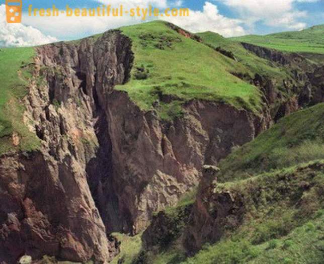 Obiective turistice ciudate și neobișnuite în Armenia
