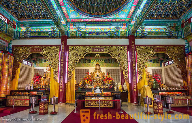 Excursie la hinduși și chinezi temple din Kuala Lumpur