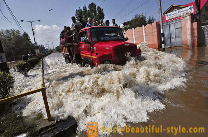 Inundații istorice din India și Pakistan