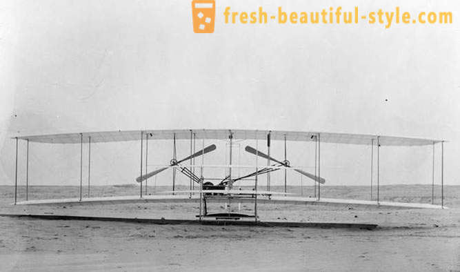 Primul zbor cu echipaj cu avionul