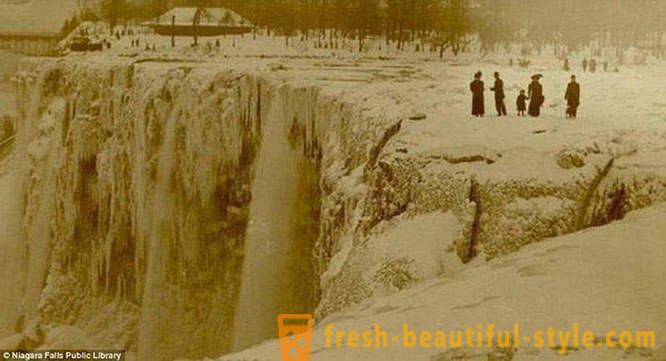 10 imagine fascinantă a înghețat Niagara Falls