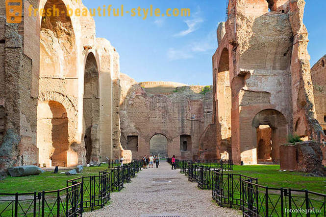 Mersul pe jos de-a lungul băile antice din Roma