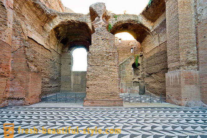 Mersul pe jos de-a lungul băile antice din Roma