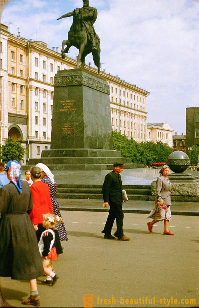 Moscova, 1956, în fotografii de Jacques Dyupake