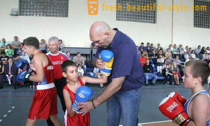 Boxer rus Nikolai Valuev: inaltime si greutate, familie, copii