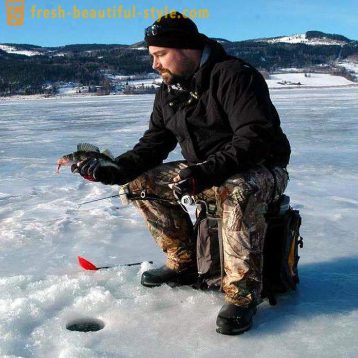 De pescuit de iarnă pe râul Ob din Barnaul