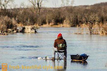 De pescuit de iarnă pe râul Ob din Barnaul