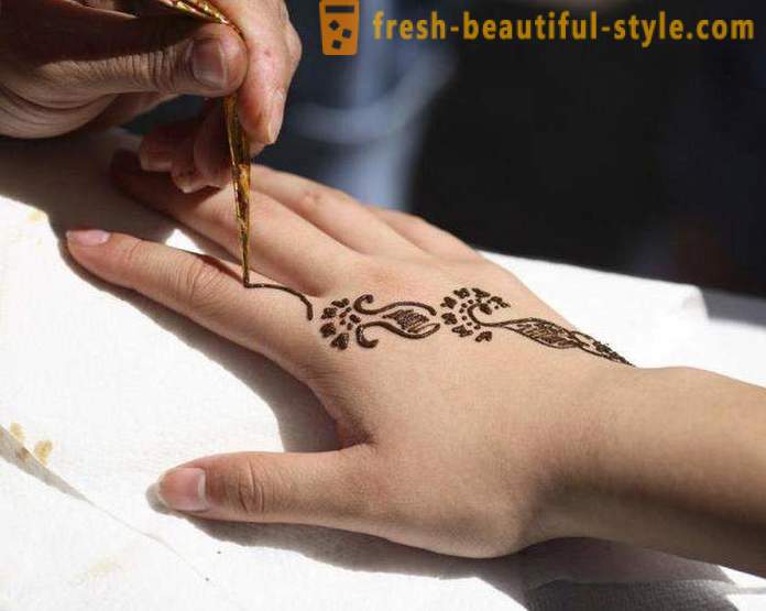 Tatuaje temporare pentru 3 luni, fără utilizarea de henna și aplicarea acesteia
